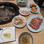 炭火焼肉ホルモン 朱朱 - 