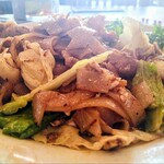 カオマンガイ12号 - ﾊﾟｯｼｰﾕです。平たいタイ式焼きそば。