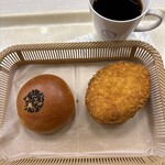 ヴィ・ド・フランス - 料理写真:「小倉アンパン＋カリカリチーズカレーパンセット（ブレンドコーヒーL）」915円（2025.9/25）