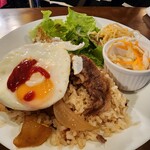 カフェーヌ - 焼肉ピラフ