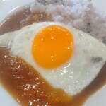 トーコーキッチン - 朝カレー 目玉焼き
