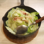 トンテキ食堂8 - キャベツのニンニク蒸し