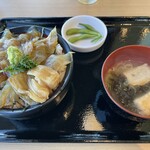 グルメブティックもんじゅ - セット　サラダと味噌汁と小鉢付き