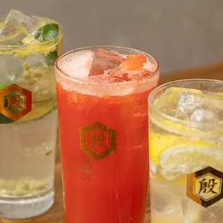 自慢の料理に合う豊富なお酒で乾杯を。酎ハイ・日本酒・ワイン等