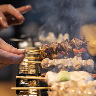 焼き物に精通する店主の確かな腕と心地良い接客で癒しのひと時を