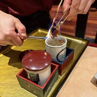 玄品 大阪 梅田東通 ふぐ・うなぎ・かに料理 - ひれを上げ下げしながら丁寧に
                    炙って下さいます(๑´ω`ﾉﾉﾞ✧