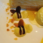 メルシー クレープ - ミツバチ２ひき。