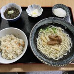 島そば一番地 - 平日ランチ限定のお得なセット（好きなそばとジューシー、もずくの酢の物、ジーマミ豆腐小と香の物がセットになる）