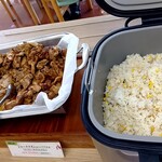 ラコルト - 左側の鶏肉はうまかった！コーンごはんは微妙（笑）