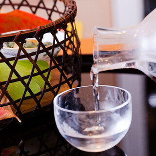 コース料理と一緒に味わえる希少な日本酒をはじめ、豊富な品揃え