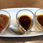 ワイン オクロック ワイン＆シーズナル薬膳 - 3種のソース（玉ねぎ、オリーブオイル＋醤油、オリーブオイル＋トリュフオイル）