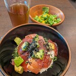 P.C.M Pub Cardinal Marunouchi - 甘めのタレがご飯と合う〜　サラダはお飾り程度