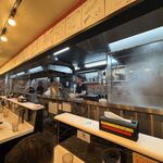 蒙古タンメン中本 - 調理場の様子