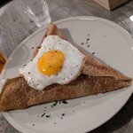 ヌフ クレープリー - 目玉焼きが目を惹きます