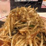 蒙古タンメン中本 - 炒められたモヤシに、タップリの山椒で香りが抜群！