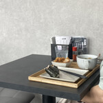 M‘s kitchen - 隣の方、おにぎり食べてた
      う、うまそぉ〜（´μ`）.｡oO