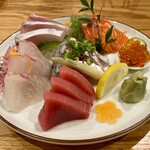 食堂 光 - お刺身 ５種盛： かんぱち 鮭いくら 鯛 鯵 鮪