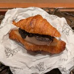 ラチュレ - 自家製クロワッサン　雉のレバームース　百香草はちみつ　トリュフ