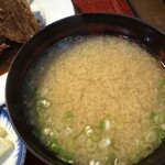 食事処やはぎ - もやしとネギ入り味噌汁！