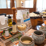 菜々家 - ドレッシング／惣菜バイキングコーナー