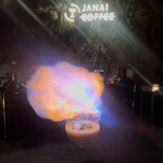 ジャナイ コーヒー - 火を使った演出（撮った動画を一時停止したもの）