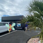 M‘s kitchen - 3〜4台停められそうな気ぃするσ(^_^;)
      
      なかなかの、スタイリッシュなお店さん⭐️