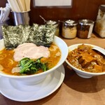 家系ラーメン大ちゃん - 今日は金縁丼ではない。