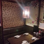 秘伝手羽先唐揚げと地鶏 焼き鳥 和個室 居酒屋 鳥心 - 和風の半個室席