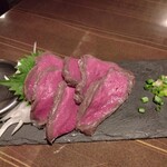 秘伝手羽先唐揚げと地鶏 焼き鳥 和個室 居酒屋 鳥心 - 馬刺し（上赤身）