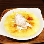 俺のフレンチ - 洋ナシのクレームブリュレ 苺とヴァニラのハーモニー(５８０円)