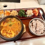 タッカンマリ＆ダッカルビ専門店 ハルハンマリ - 