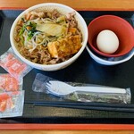 すき家 - 料理写真:「月見すきやき牛丼 並盛」750円税込み♫