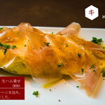 ポルチーニのオムレツ生ハムのせ