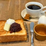 320699653 - モーニングセット：小倉トースト(ゆで卵付き)＋つばめブレンド