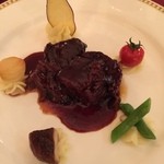 マゼランズ - 牛頬肉の赤ワイン煮込み