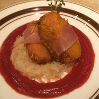 キッチン 大宮 MARK IS みなとみらい店 - 生ハム添えコロッケ