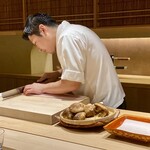 炎水 - 松茸をさまざまな形状に切り分ける