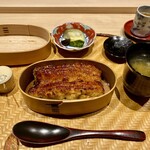 炎水 - 食事： 鰻丼 香の物 モロヘイヤの味噌汁