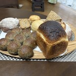 天然こうぼぱん とことこ - ちょいと大きなパン達を前にして、パチリンコ☆