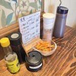 とんかつ朔 - 卓上調味料です。