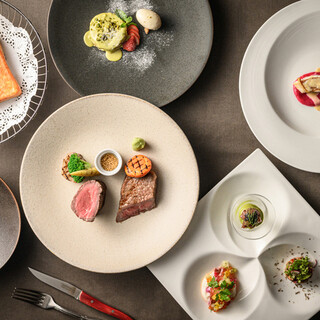 極上ステーキと季節を感じさせる料理