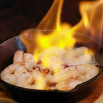 バル エビータ - ぺペロンエビonファイアー　もえている所