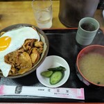 食堂 高田屋 - 目玉付きチャップ丼