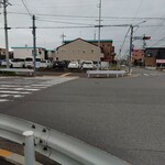 八龍 中川店 - 幹線道路を挟んで店の向かい側に専用駐車場（7台）有り