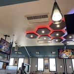 レストラン サダフ - 天井が高くスタイリッシュな店内、キレイ