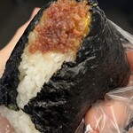 おにぎりぼんご - 卵黄醤油漬け＋そぼろ（具材、ご飯）大盛りおにぎり