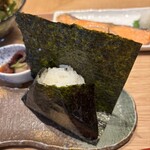 山形屋海苔店 京橋本店 - 少し小ぶりで柔らかい握り