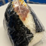 おにぎりぼんご - 卵黄醤油漬け＋そぼろ（具材、ご飯）大盛りおにぎり