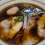 麺屋 ぬまた - 特正油らー麵（1060円）は醤油たっぷり！