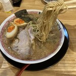 ラーメン まこと屋 - 煮卵背脂醤油ラーメン②
